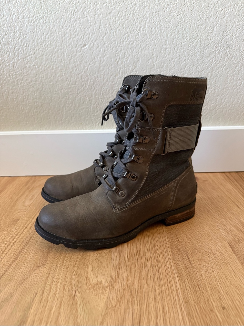 Sorel Emelie Conquest Leather Waterproof Lace Up Boots Gray Brown Size 8 - Picture 3 of 11